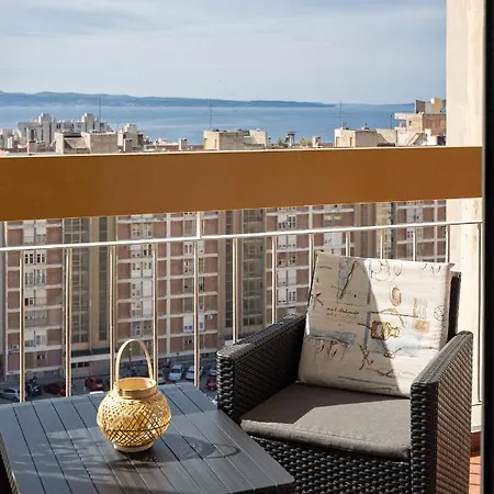 Tranquil Retreat W/ Balcony Sea View & Workspace 스플리트