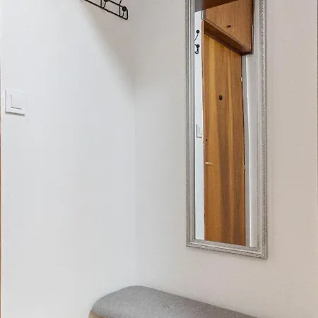 Tranquil Retreat W/ Balcony Sea View & Workspace 아파트 스플리트