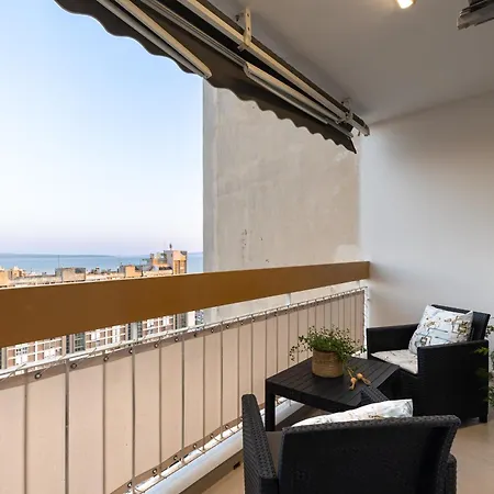 Tranquil Retreat W/ Balcony Sea View & Workspace 스플리트