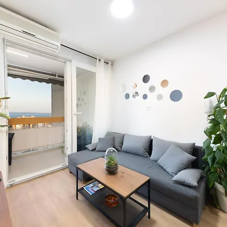 Tranquil Retreat W/ Balcony Sea View & Workspace 아파트 *