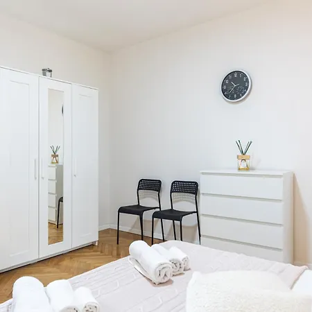 아파트 Tranquil Retreat W/ Balcony Sea View & Workspace 스플리트