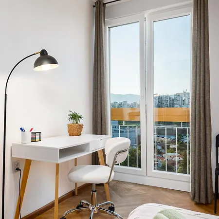 Tranquil Retreat W/ Balcony Sea View & Workspace 아파트 *