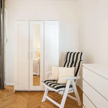Апартаменты Tranquil Retreat W/ Balcony Sea View & Workspace