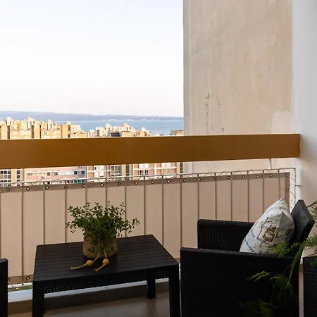 Tranquil Retreat W/ Balcony Sea View & Workspace