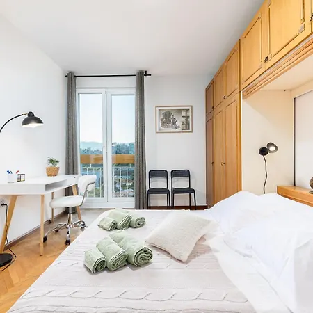Tranquil Retreat W/ Balcony Sea View & Workspace Apartament