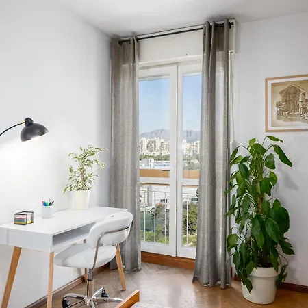 Tranquil Retreat W/ Balcony Sea View & Workspace